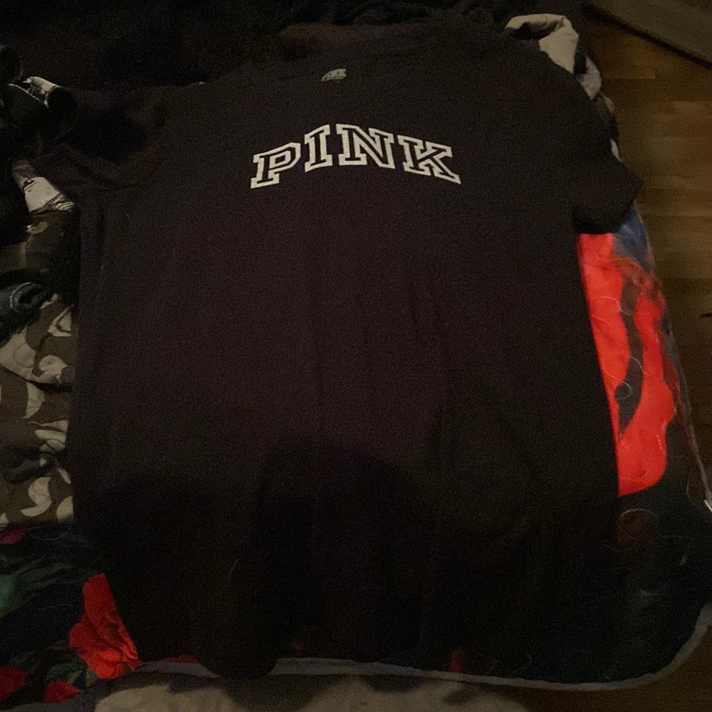 A vs pink t-shirt